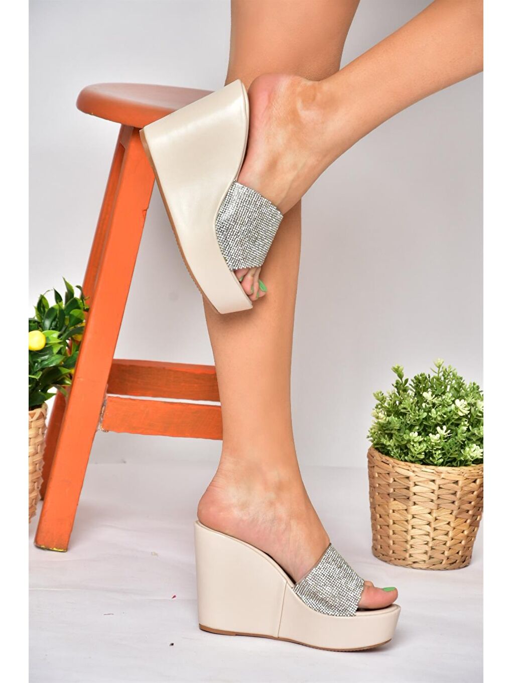 P572283009 Bej Kadın Terlik-1