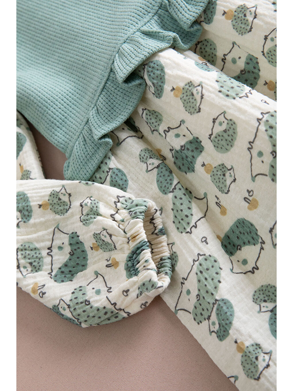 Yeşil Kirpi Desenli Süveterli Kız Çocuk Elbise 20223-4