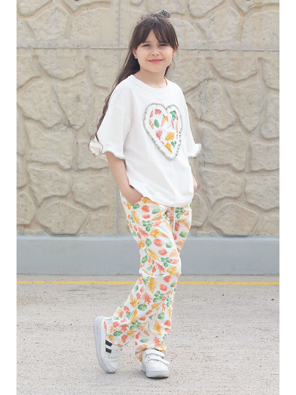 Ekru Yaprak Desenli Pantolonlu Oversize Tişörtlü Kız Takım 20228-2