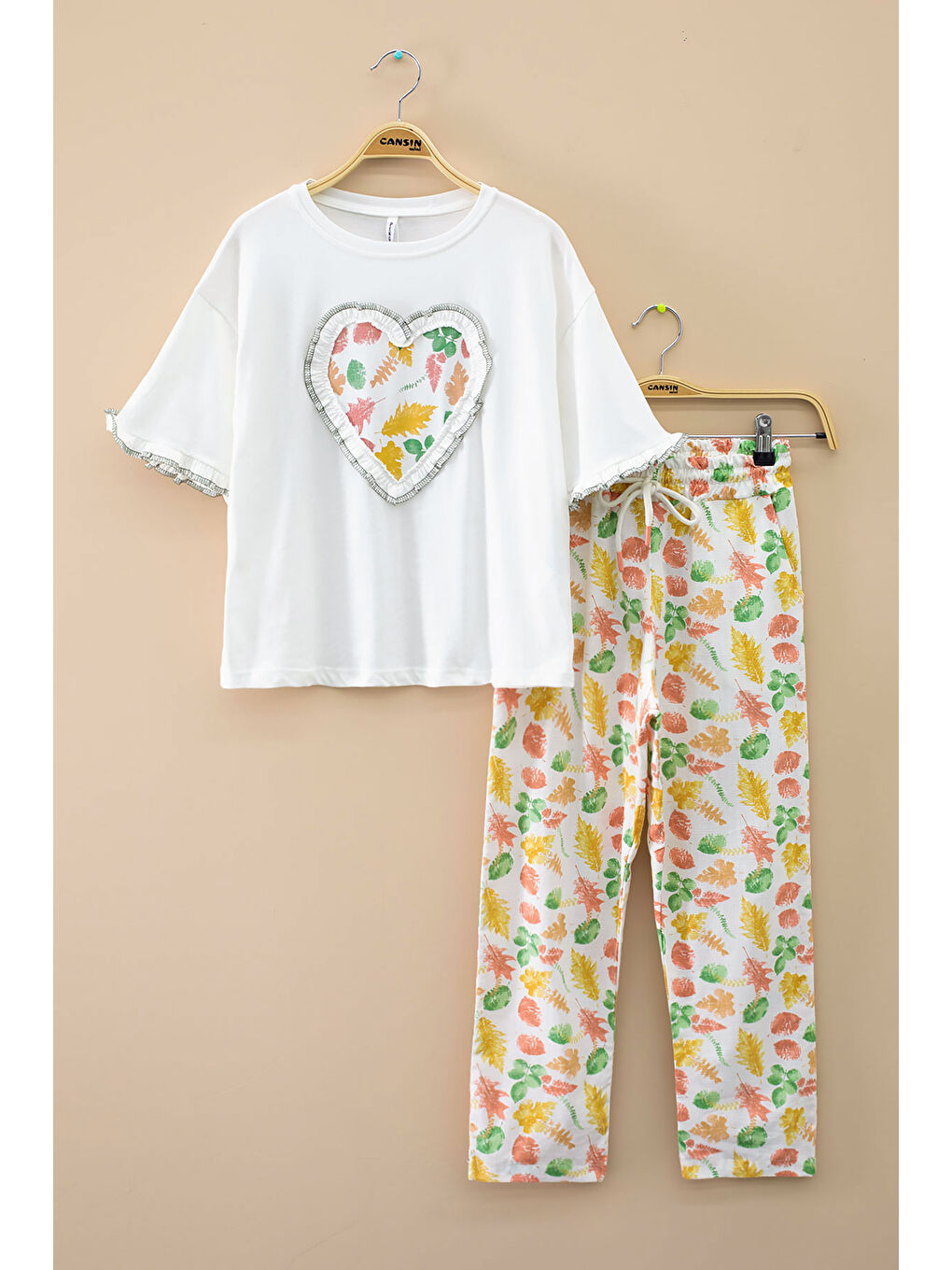 Ekru Yaprak Desenli Pantolonlu Oversize Tişörtlü Kız Takım 20228-4