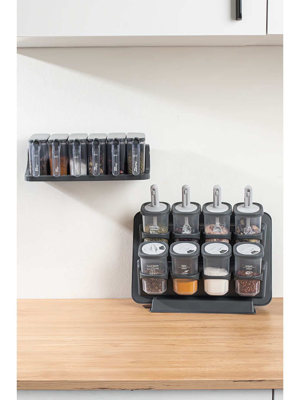 Antrasit 8li-6lı Etiketli Kendinden Yapışkanlı Tezgah Üstü Kaşıklı Standlı Döner Kapaklı Baharatlık Seti-1
