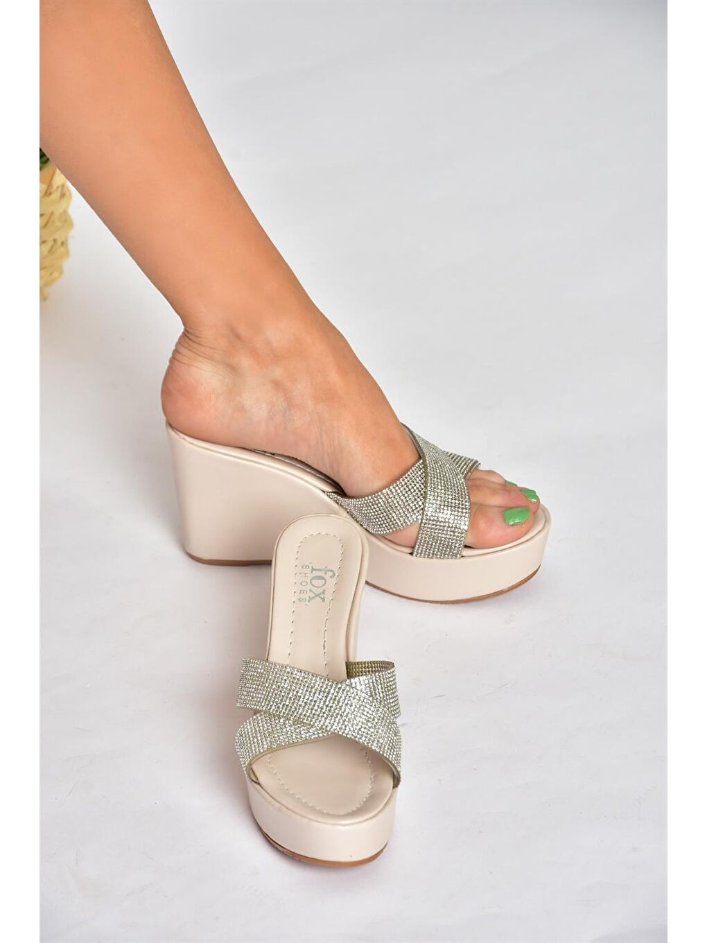 P572282109 Bej Kadın Terlik