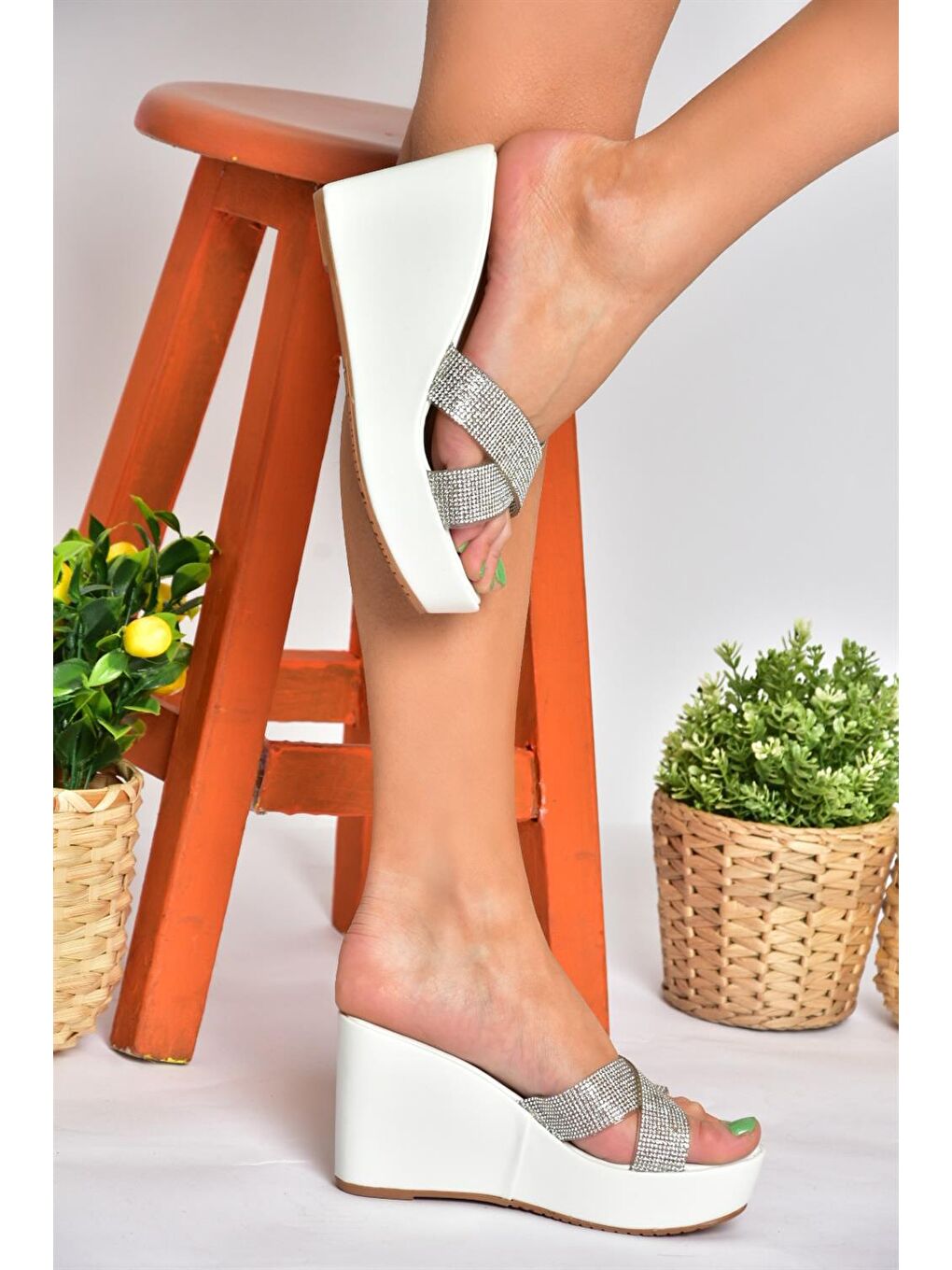 P572282109 Beyaz Kadın Terlik-3