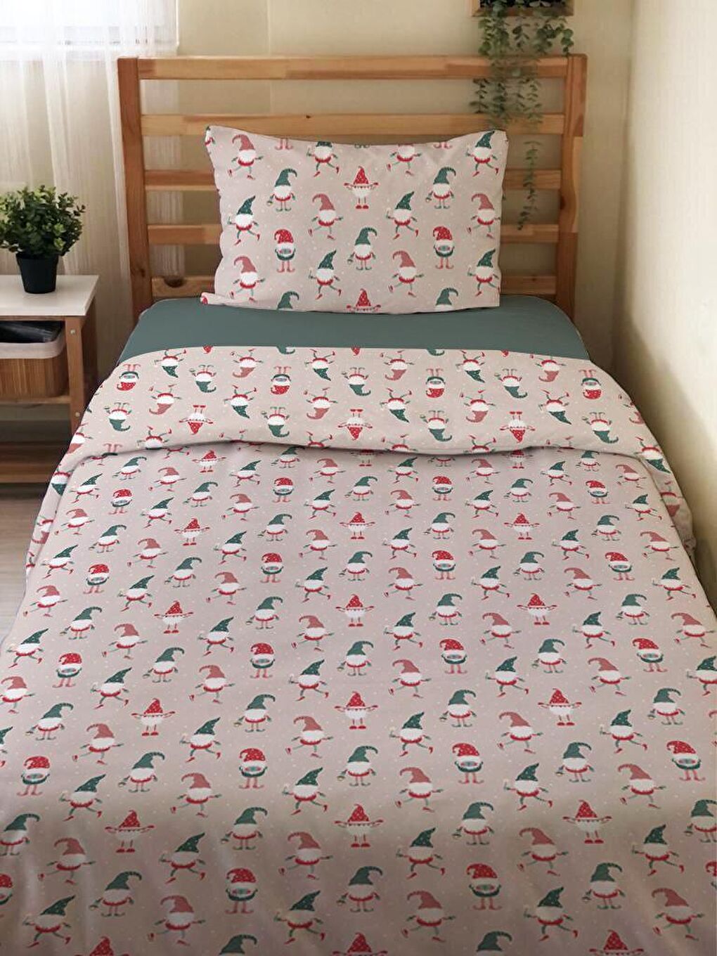 Karışık Çift Taraflı Yılbaşı Özel Desenli Çarşafsız 2'li Takım Baskılı Tek Kişilik Nevresim Takımı