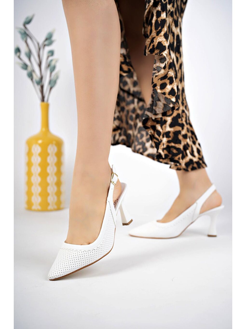 Beyaz Matiz  Kadın Arkası Açık Klasik Günlük Tarz Şık ve Rahat Topuklu Ayakkabı-1
