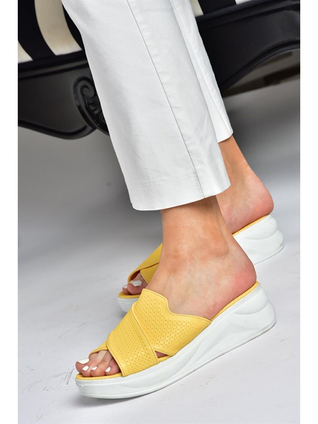 P713030609 Sarı Kadın Terlik-1