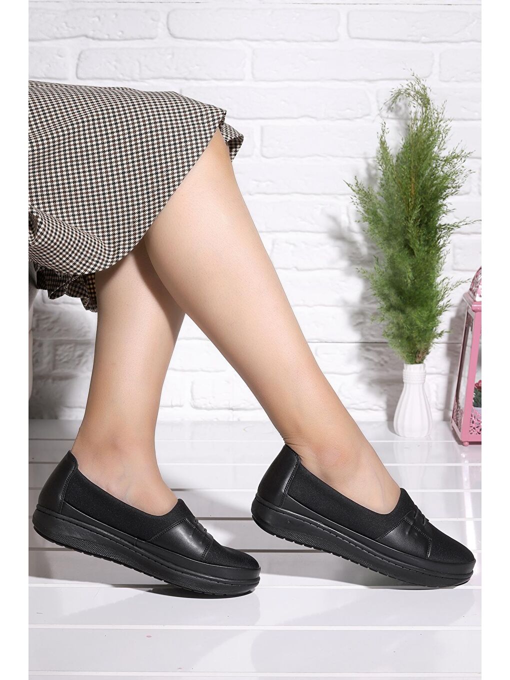 Siyah Büyük Numara Rahat Konfor Özel Topuk Jeli Anne Günlük Ayakkabı P 69-2