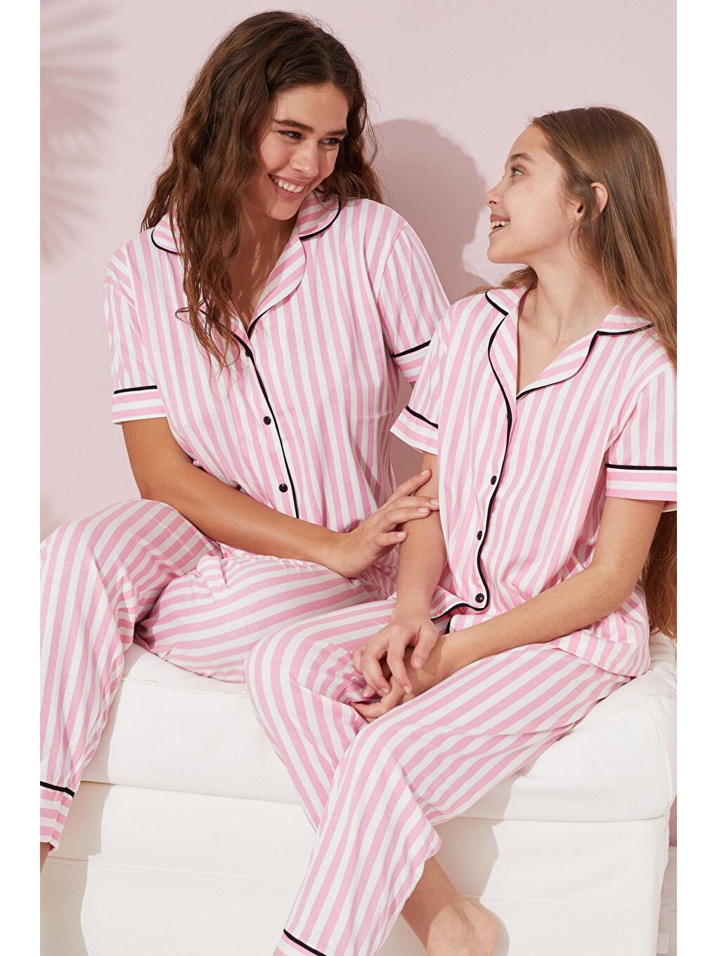 Pembe Beyaz Çizgi Desenli Düğmeli Biyeli Örme Pijama Takım-2