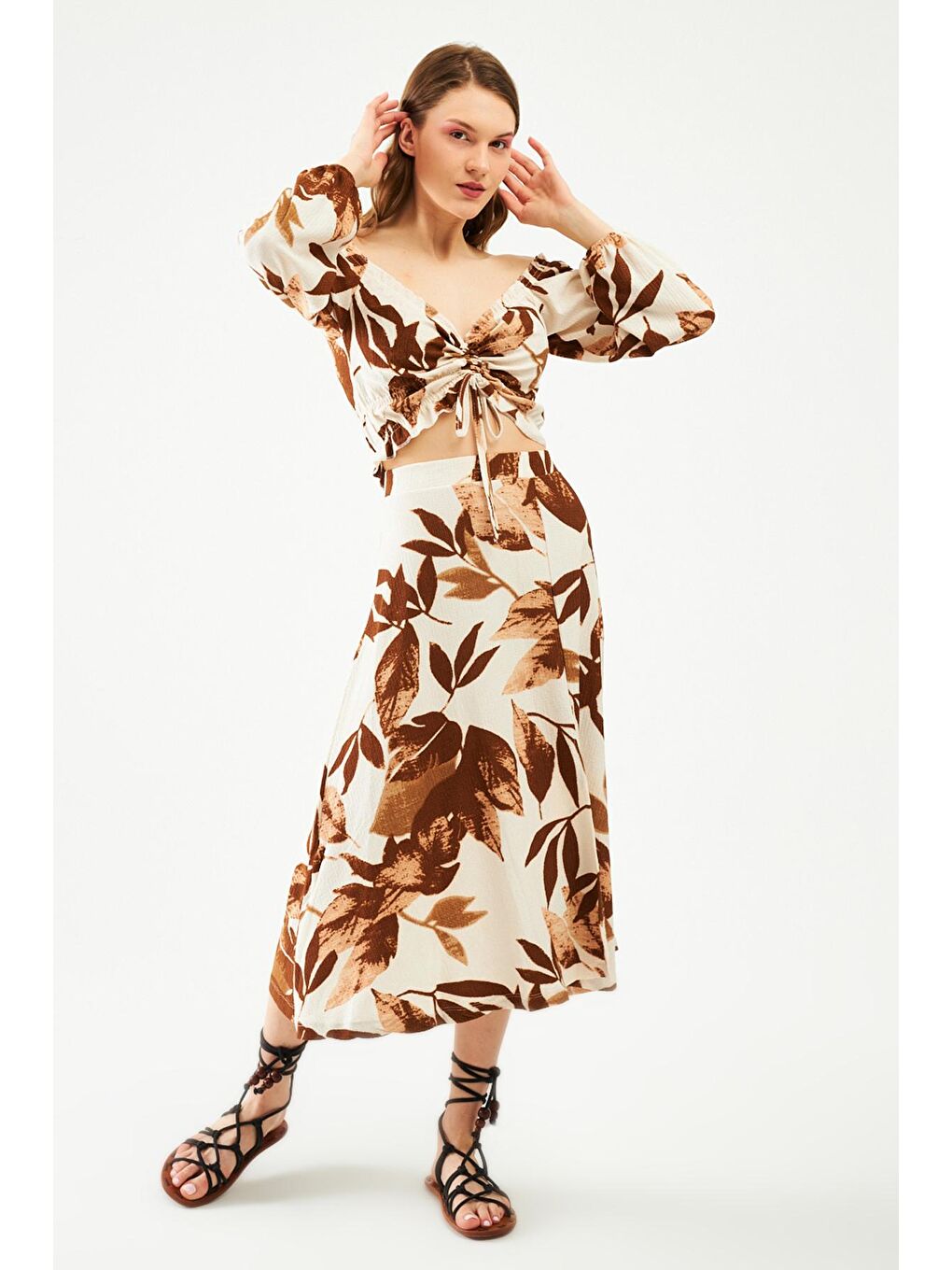 Kahverengi Kadın Kahve Crop Madonna Yaka Yaprak Desen Midi Boy Etekli Takım-1