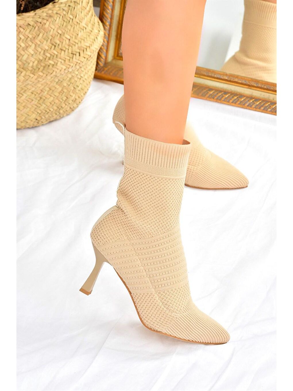 L7995932 Bej Kadın Bot-1