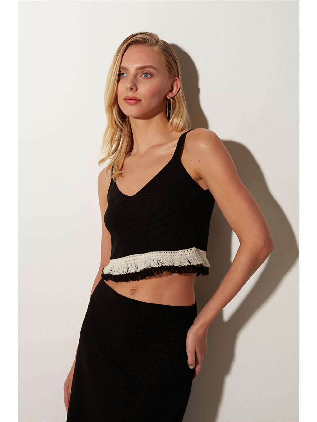 Siyah Püsküllü Triko Crop ve Etek Takım SWTK4680-81Sİ-1