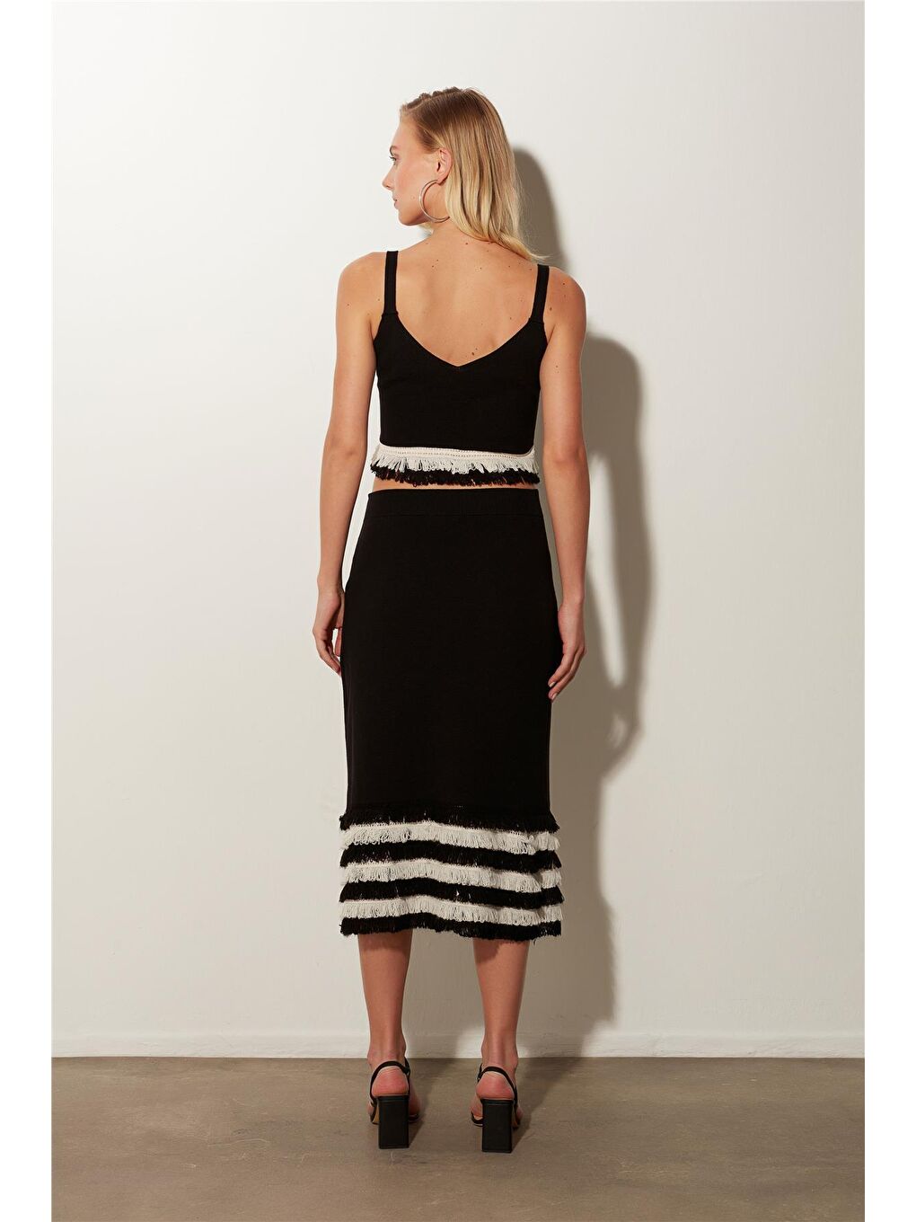 Siyah Püsküllü Triko Crop ve Etek Takım SWTK4680-81Sİ-3