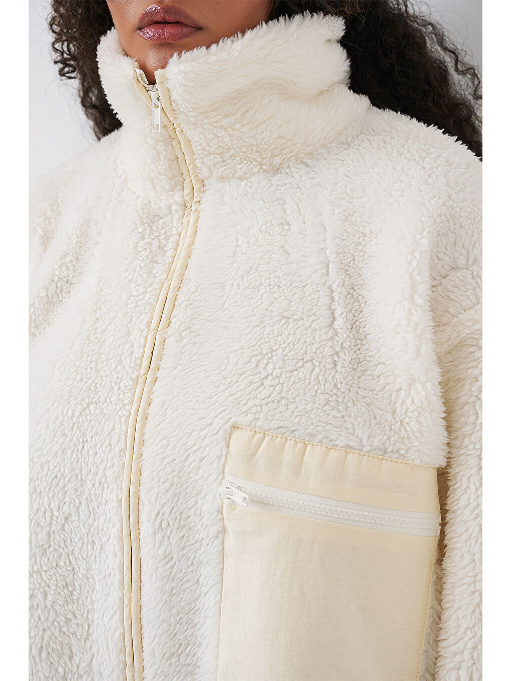 55446 Fermuarlı Oversize Pelüş Ceket   Bej-4