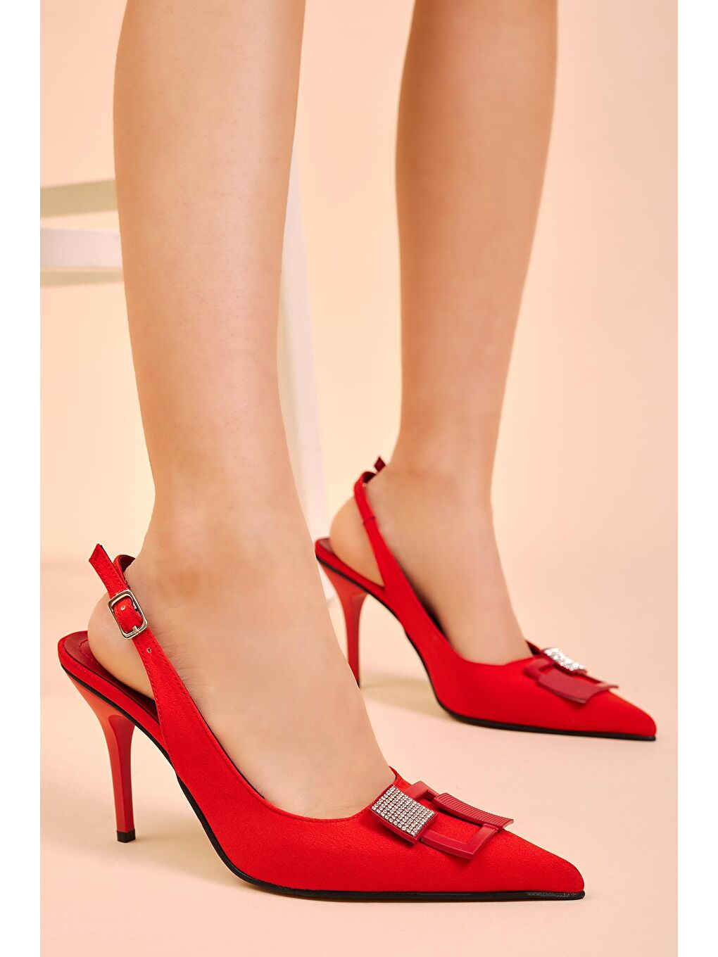 Kadın Kırmızı Gecce Serisi Önü Taşlı ve Tokalı Sivri Burunlu Topuklu Ayakkabı-2
