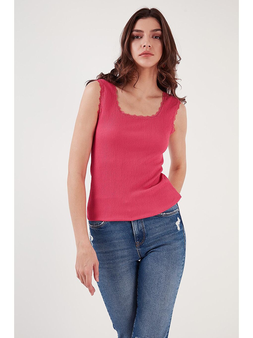 Lela Fuşya Slim Fit Kalın Askılı Dantelli Kare Yaka Bürümcük Kadın Atlet 5864979