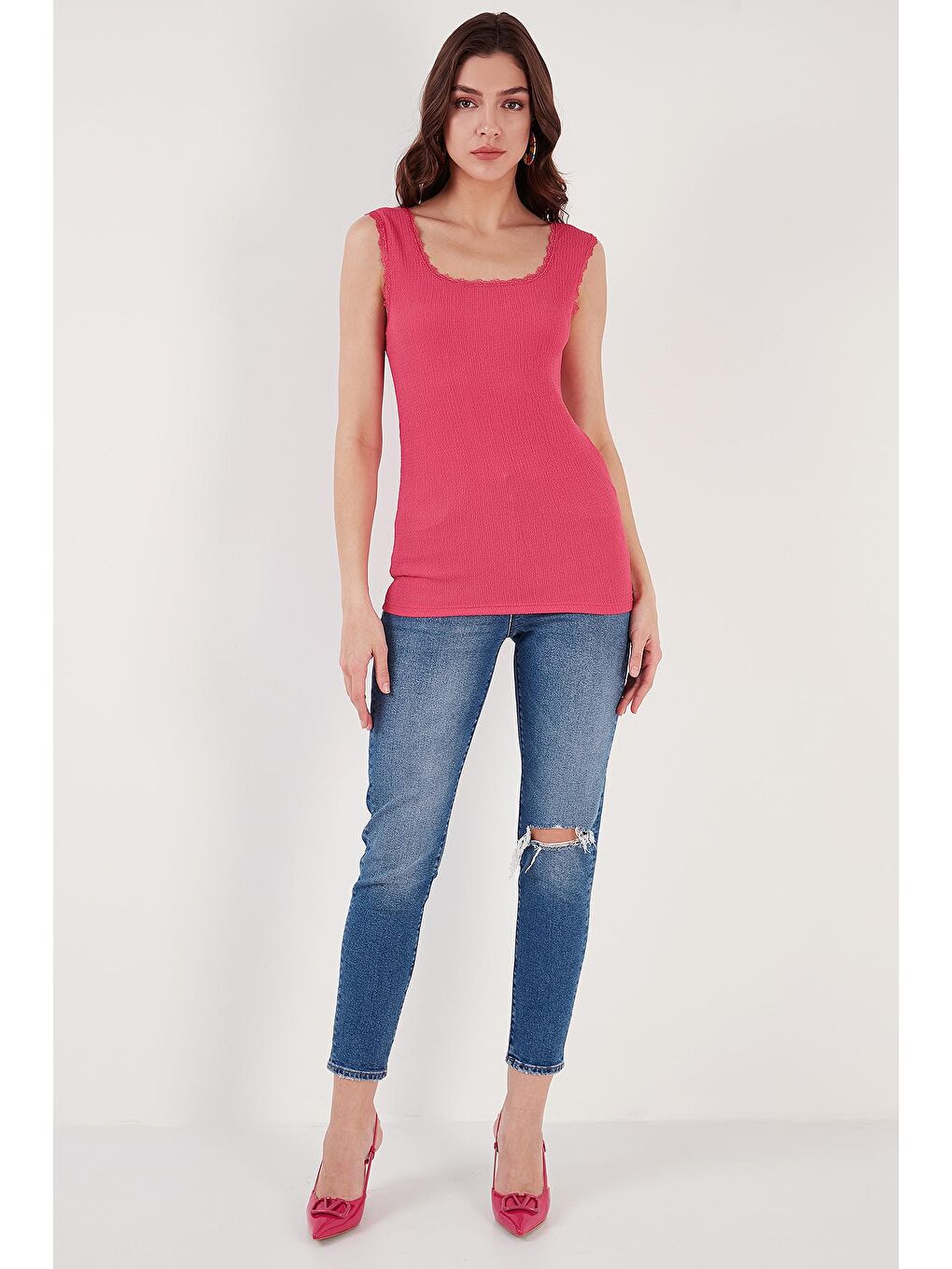 Lela Fuşya Slim Fit Kalın Askılı Dantelli Kare Yaka Bürümcük Kadın Atlet 5864979 - 1
