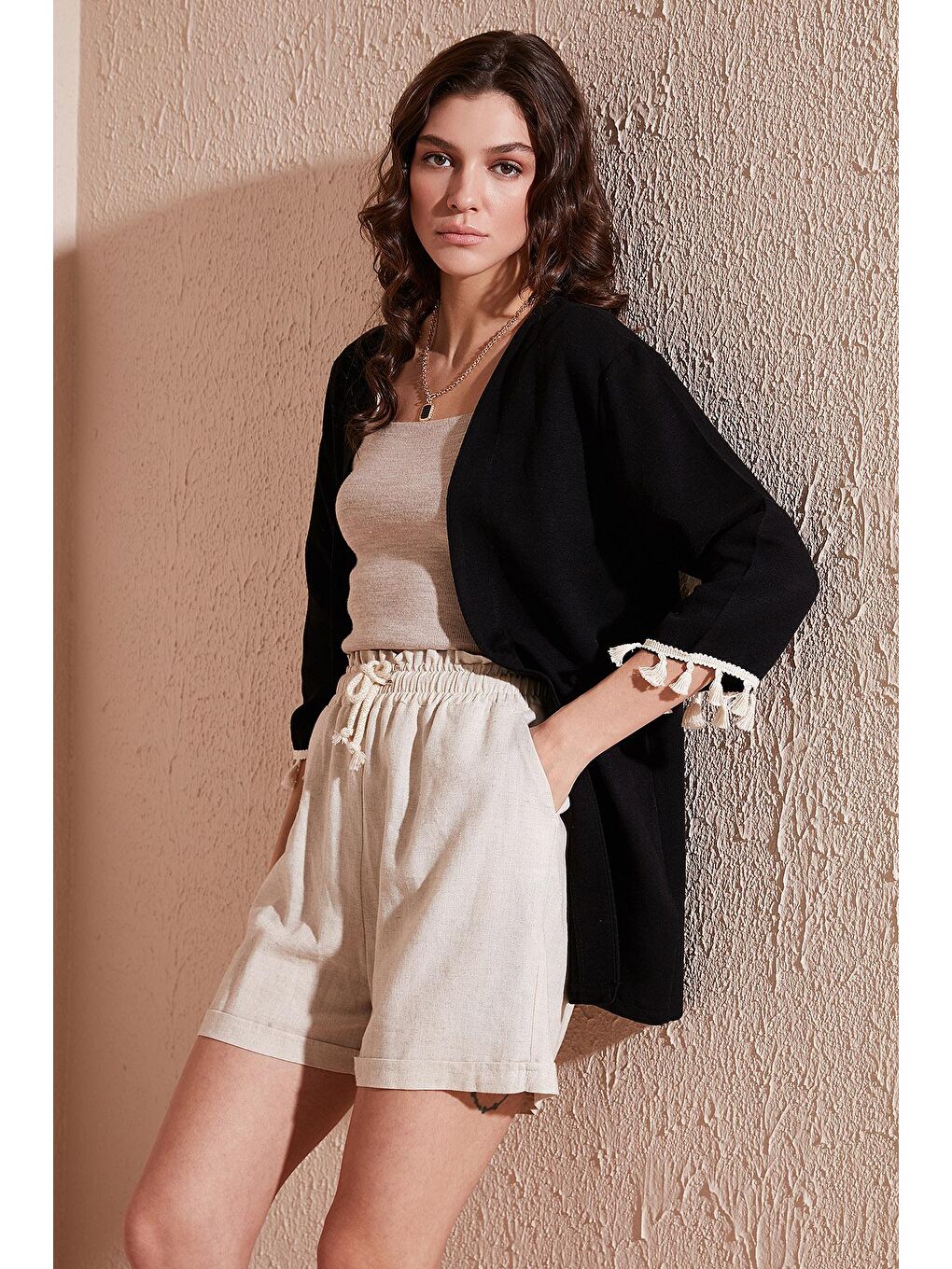 Siyah Pamuk ve Keten Karışımlı Püskül Detaylı Regular Fit Uzun Kimono Hırka 5865036