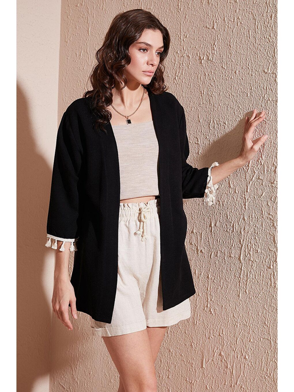 Siyah Pamuk ve Keten Karışımlı Püskül Detaylı Regular Fit Uzun Kimono Hırka 5865036-2