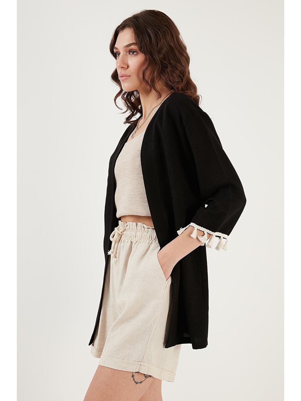 Siyah Pamuk ve Keten Karışımlı Püskül Detaylı Regular Fit Uzun Kimono Hırka 5865036-4