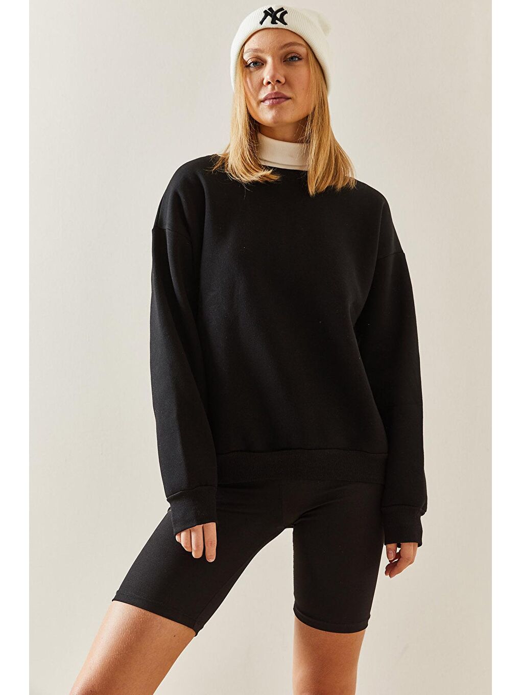 Siyah Bisiklet Yaka Şardonlu Oversize Sweatshirt 4KXK8-47743-02