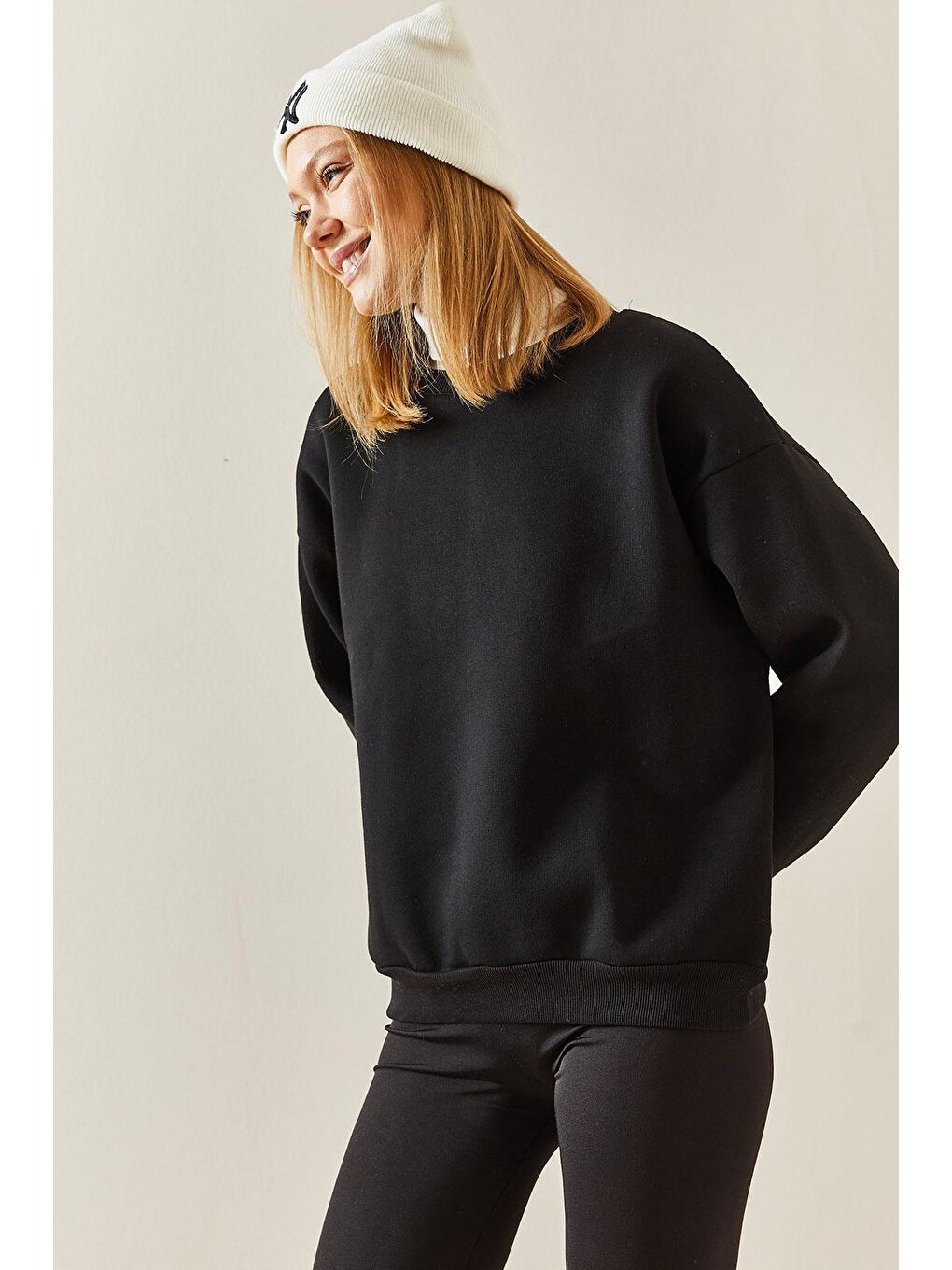 Siyah Bisiklet Yaka Şardonlu Oversize Sweatshirt 4KXK8-47743-02-2