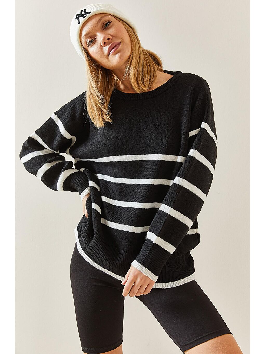 Siyah Bisiklet Yaka Çizgili Kazak 4KXK3-47732-02