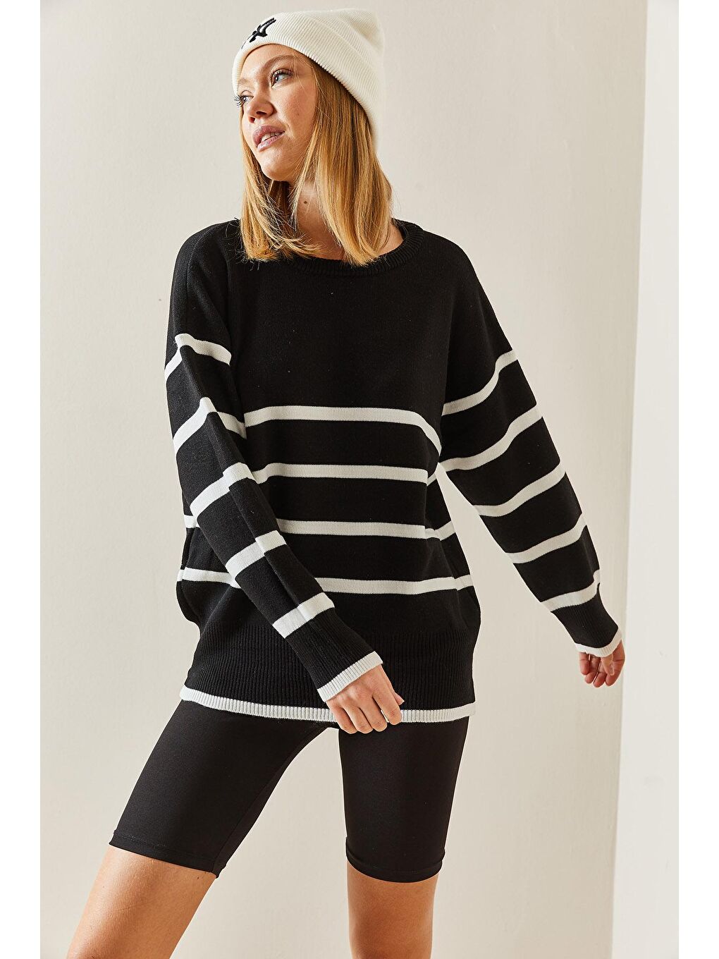 Siyah Bisiklet Yaka Çizgili Kazak 4KXK3-47732-02-1