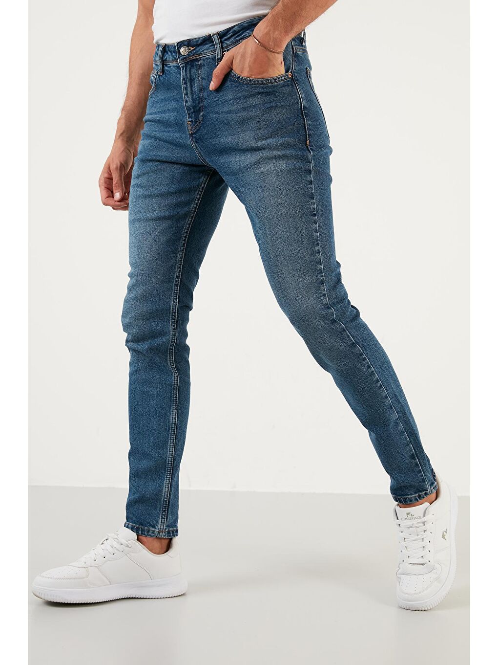 Mavi Pamuklu Yüksek Bel Slim Fit Boru Paça Jeans 3002G114TOKYO-3