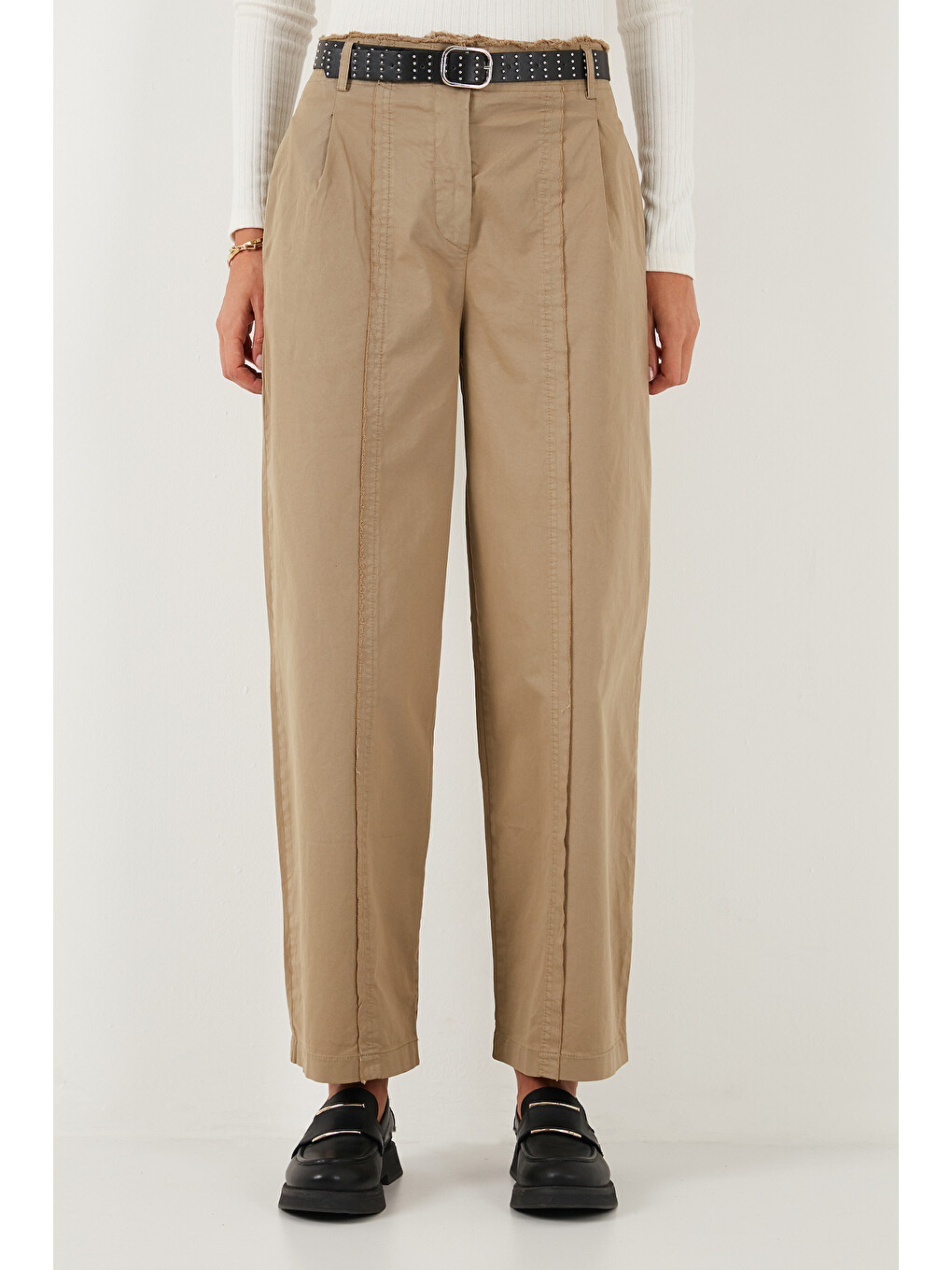 Haki Pamuklu Relaxed Fit Geniş Paça Dikiş Detaylı Kemerli Pantolon 68351208-1