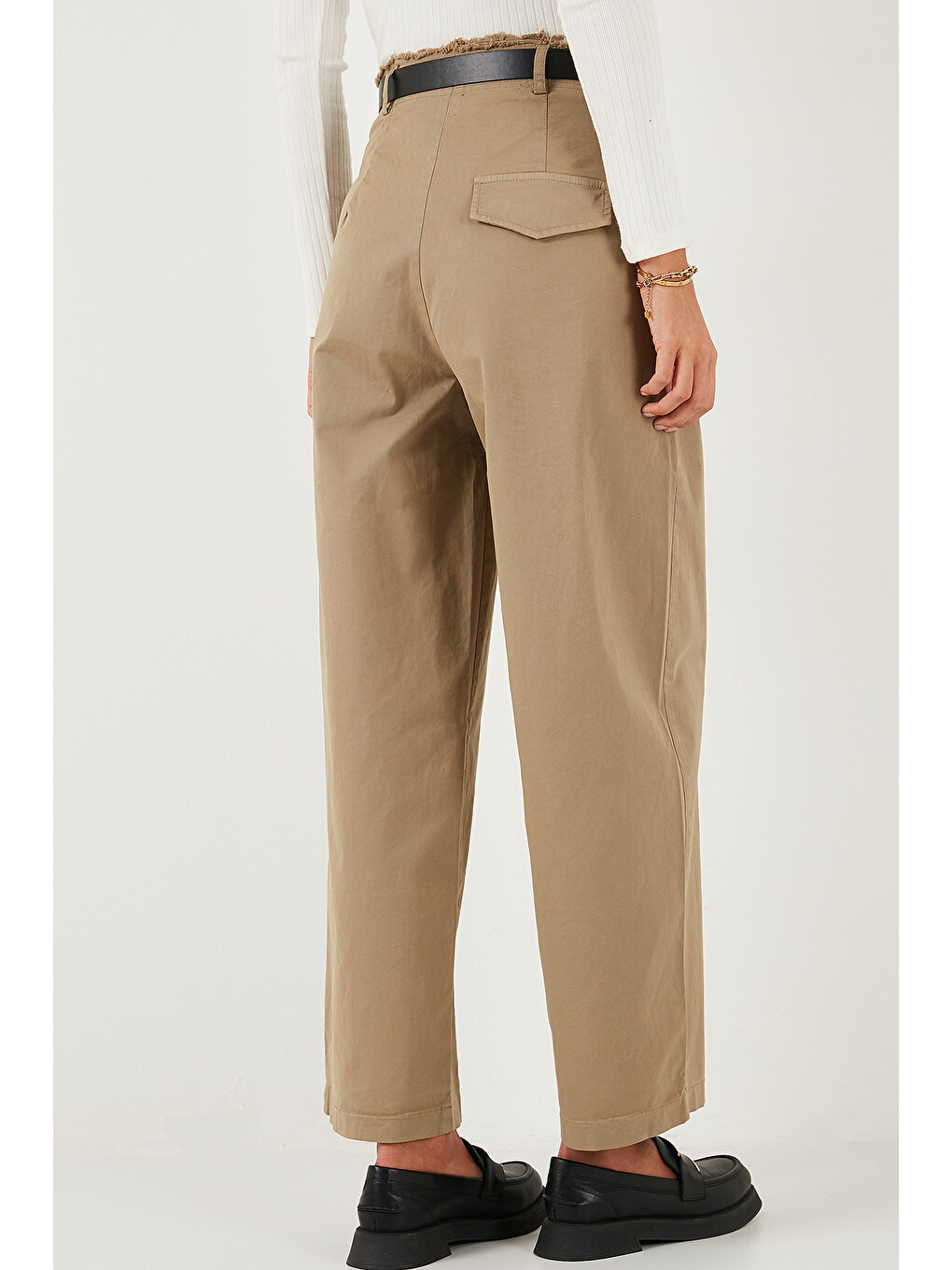 Haki Pamuklu Relaxed Fit Geniş Paça Dikiş Detaylı Kemerli Pantolon 68351208-4