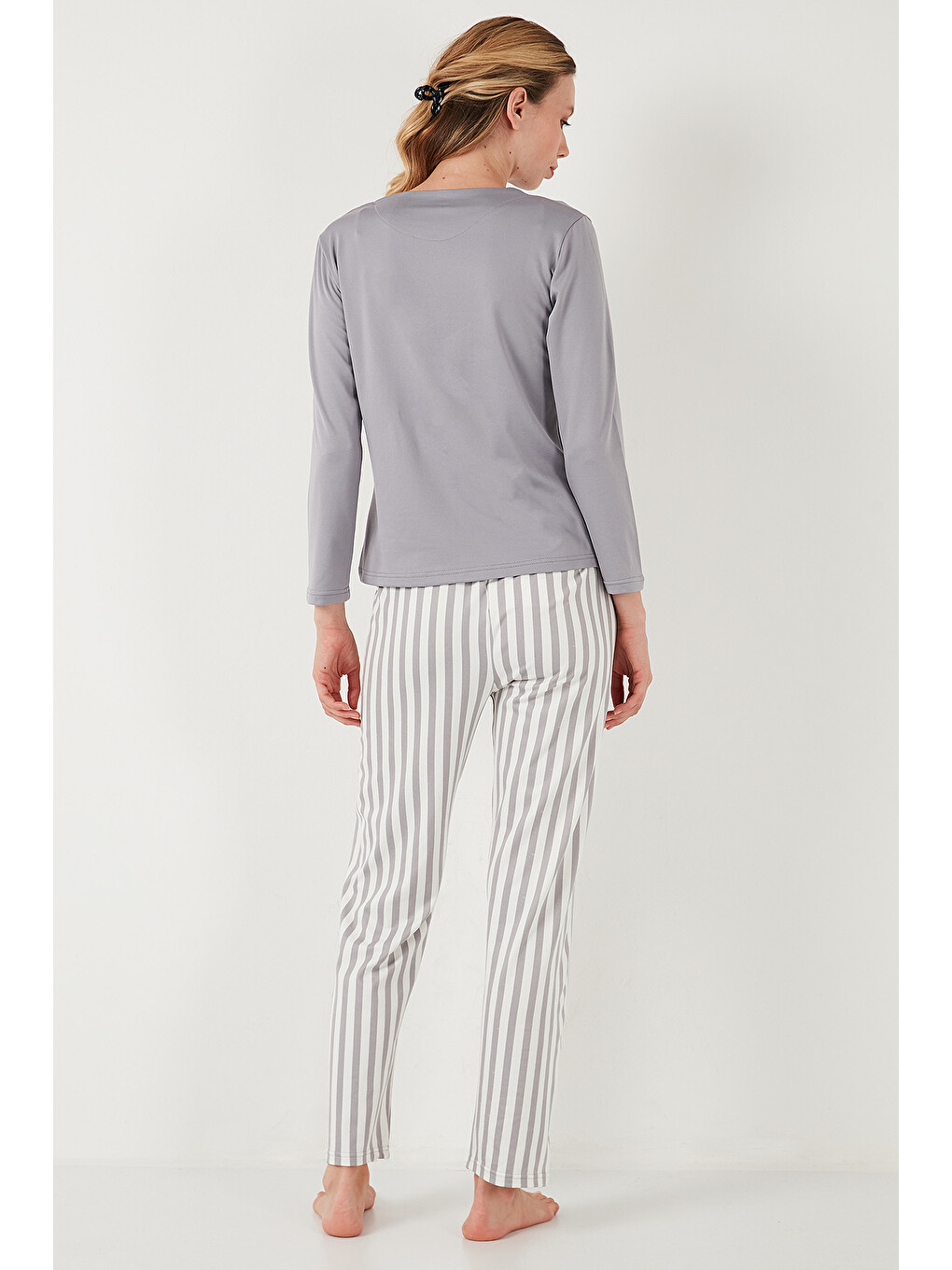 Gri Regular Fit Desenli Bisiklet Yaka Kadın Pijama Takımı 65719102-6