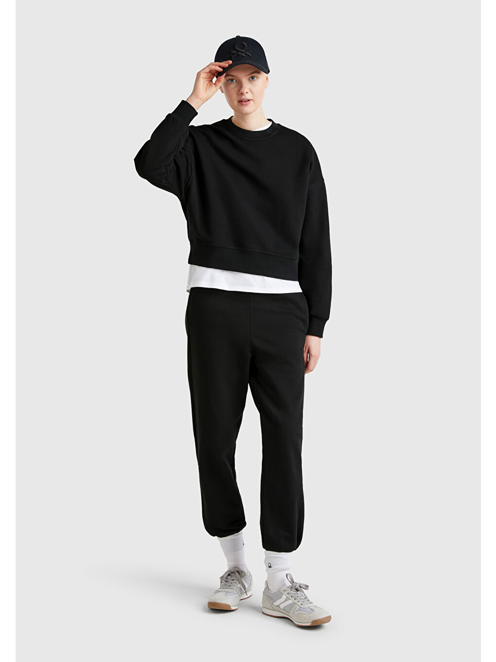 Kadın Siyah %100 Pamuk Manşetli Beli Lastikli Regular Fit Eşofman Altı-4