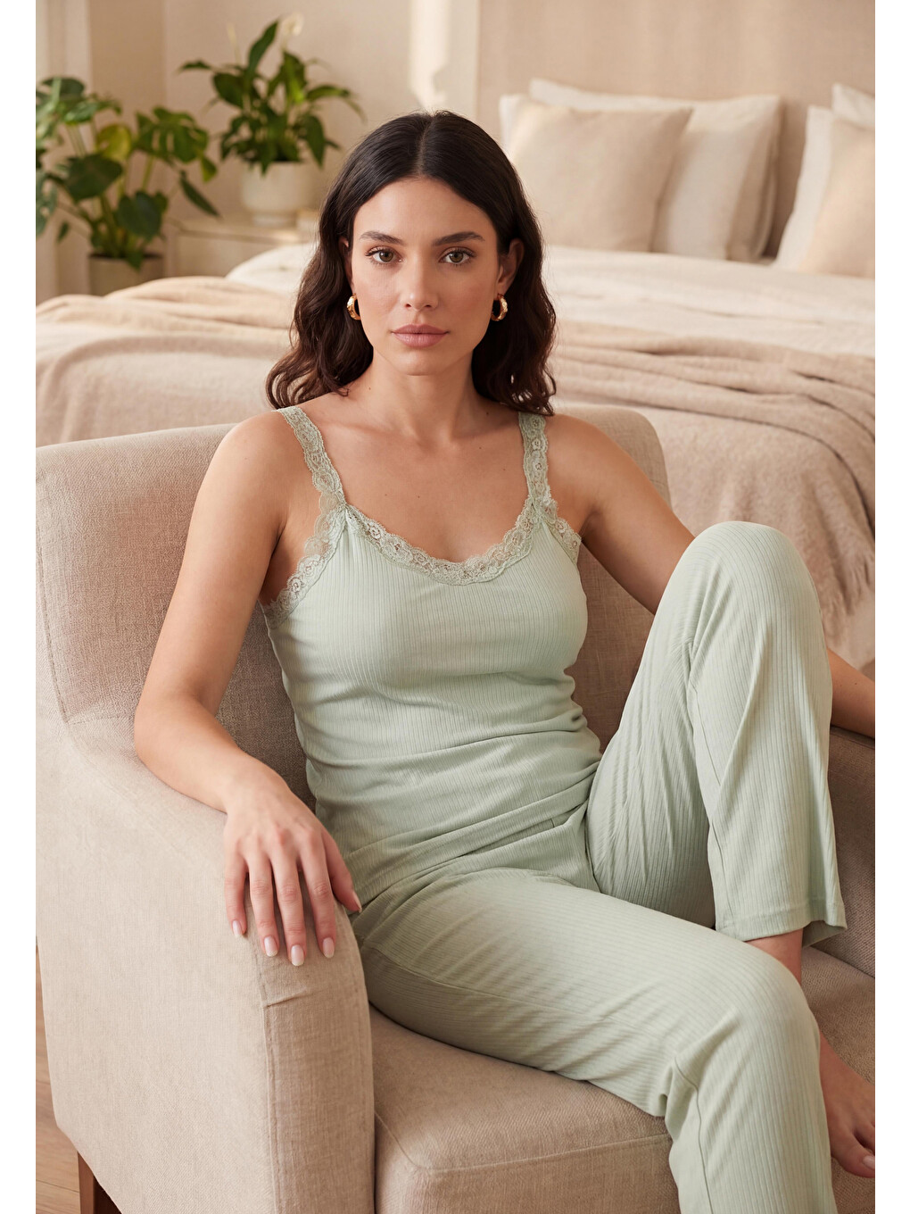 Yeşil Regular Fit Güpür Detaylı Askılı Yuvarlak Yaka Kadın Pijama Takımı 65770822