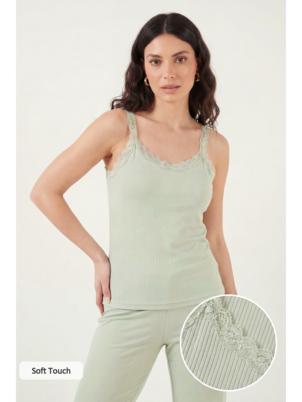 Yeşil Regular Fit Güpür Detaylı Askılı Yuvarlak Yaka Kadın Pijama Takımı 65770822-1
