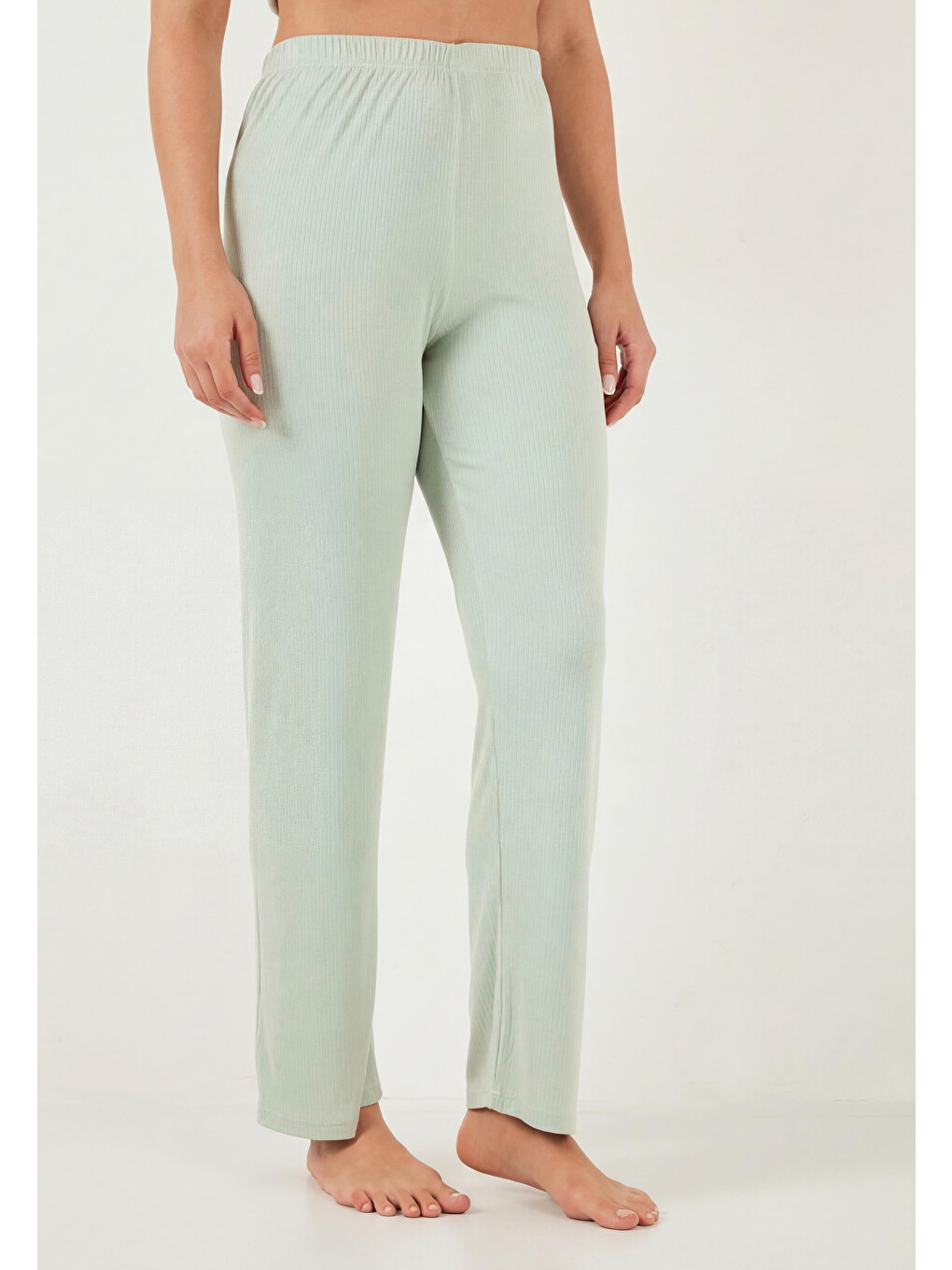 Yeşil Regular Fit Güpür Detaylı Askılı Yuvarlak Yaka Kadın Pijama Takımı 65770822-4