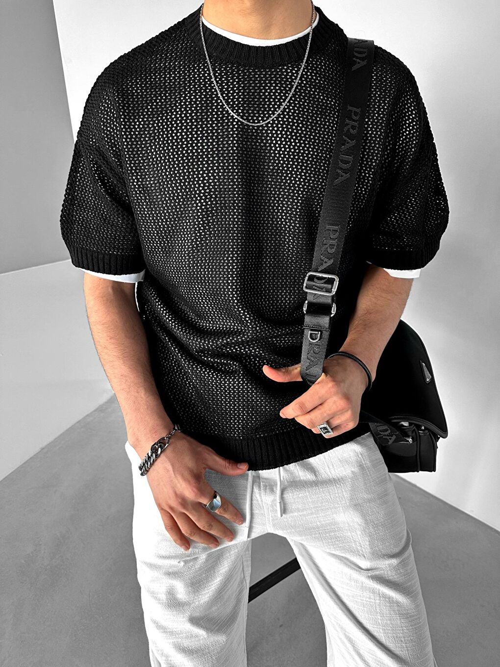 Erkek Oversize Delikli Desenli Triko T-Shirt Siyah-1