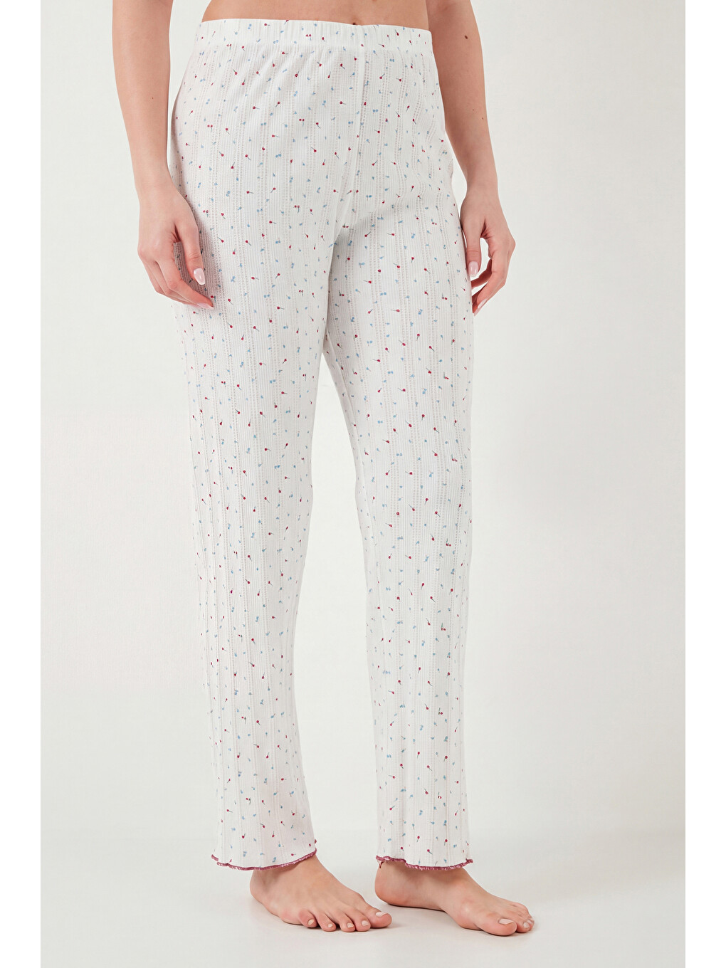 Beyaz Pamuklu Regular Fit Bisiklet Yaka Kısa Kollu Desenli Rahat Pijama Takımı 65770753-3
