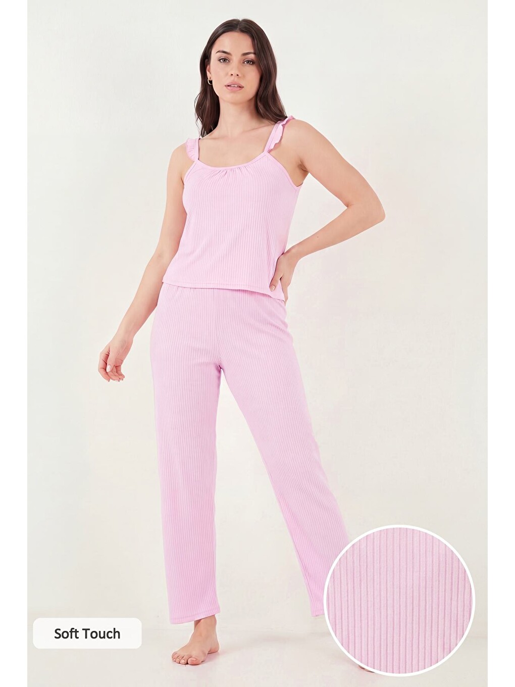 Pembe Fittilli Normal Kalıp Yuvarlak Yaka Fırfır Detaylı İnce Askılı Pijama Takımı 65770715-1