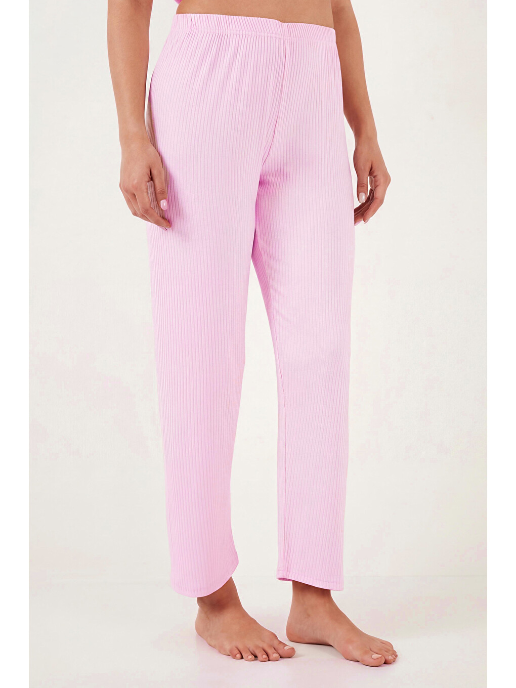 Pembe Fittilli Normal Kalıp Yuvarlak Yaka Fırfır Detaylı İnce Askılı Pijama Takımı 65770715-4