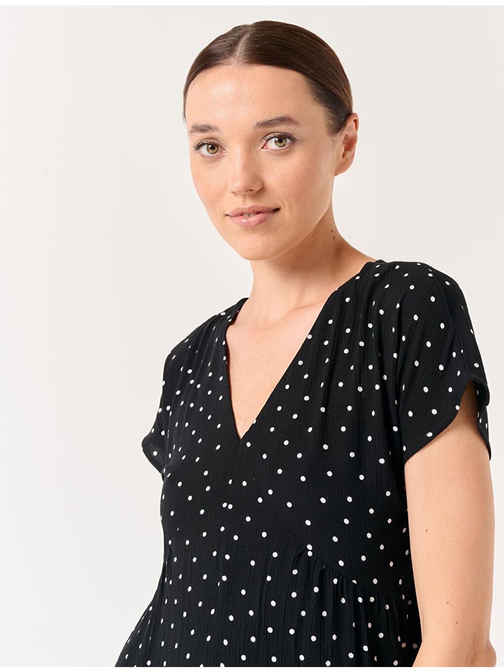 Siyah Bol Kesim V Yaka Kısa Kollu Desenli Dokuma Elbise-1