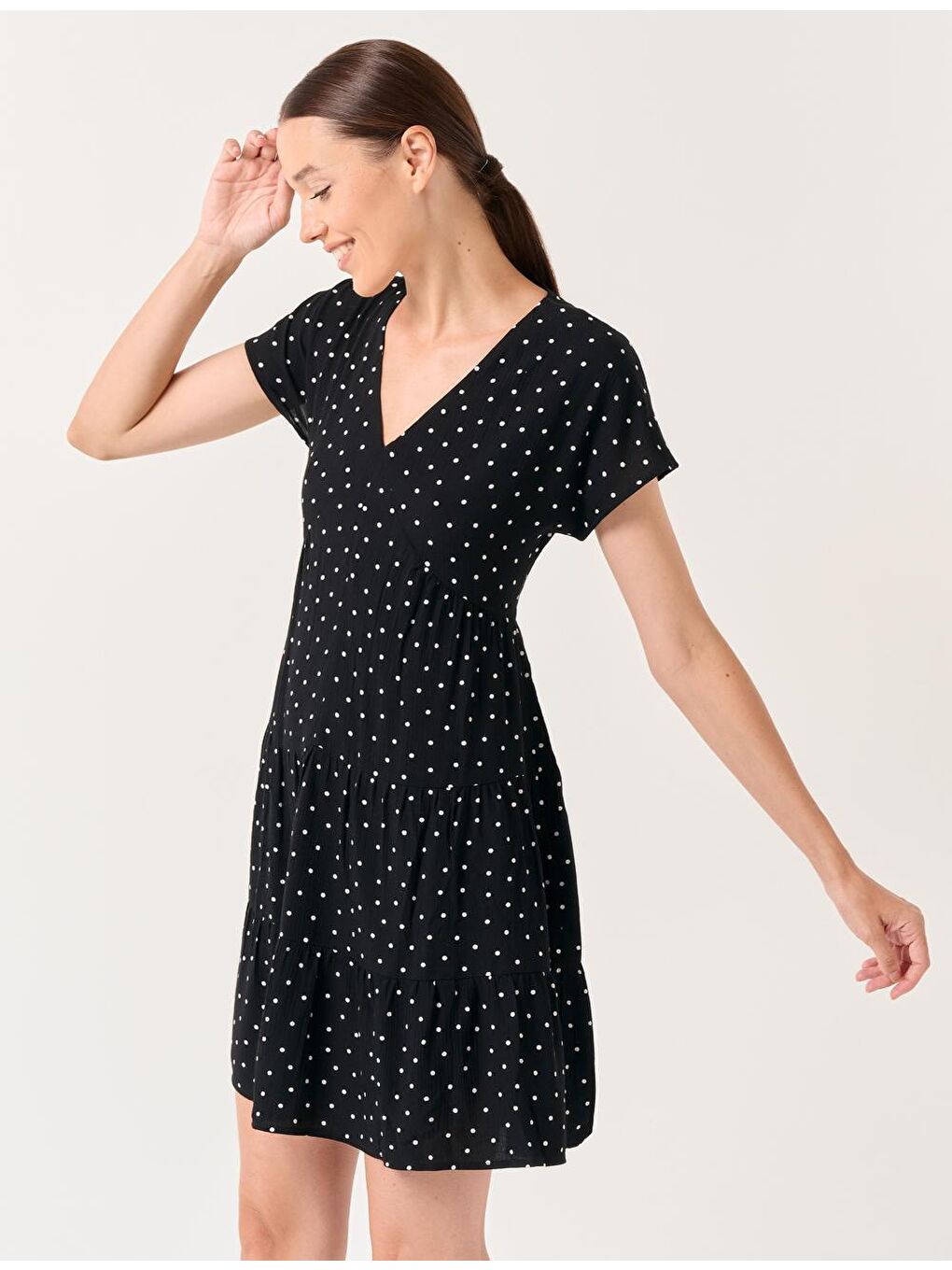 Siyah Bol Kesim V Yaka Kısa Kollu Desenli Dokuma Elbise-2