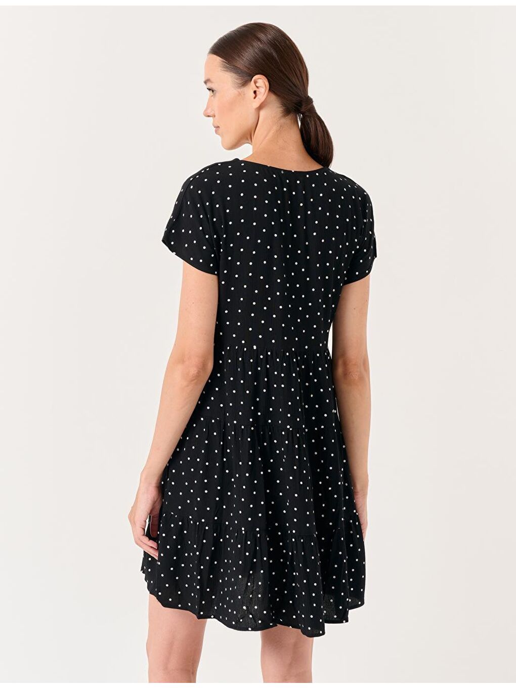 Siyah Bol Kesim V Yaka Kısa Kollu Desenli Dokuma Elbise-4