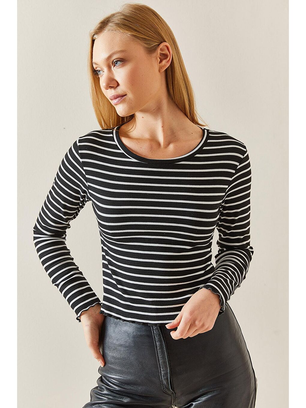 Siyah Bisiklet Yaka Çizgili Bluz 4KXK2-47738-02-1