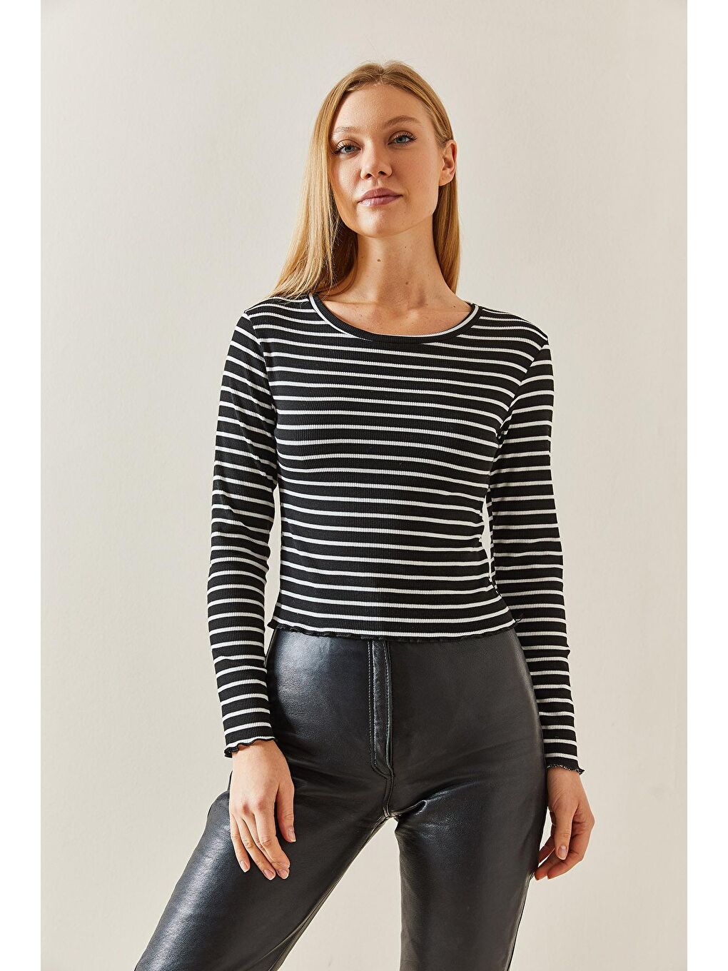 Siyah Bisiklet Yaka Çizgili Bluz 4KXK2-47738-02-2
