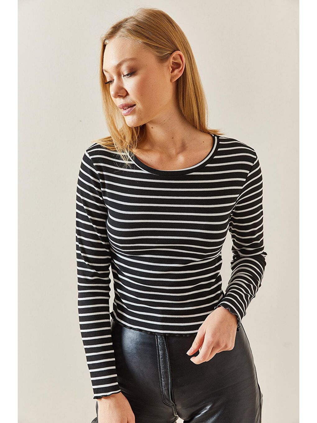 Siyah Bisiklet Yaka Çizgili Bluz 4KXK2-47738-02-3
