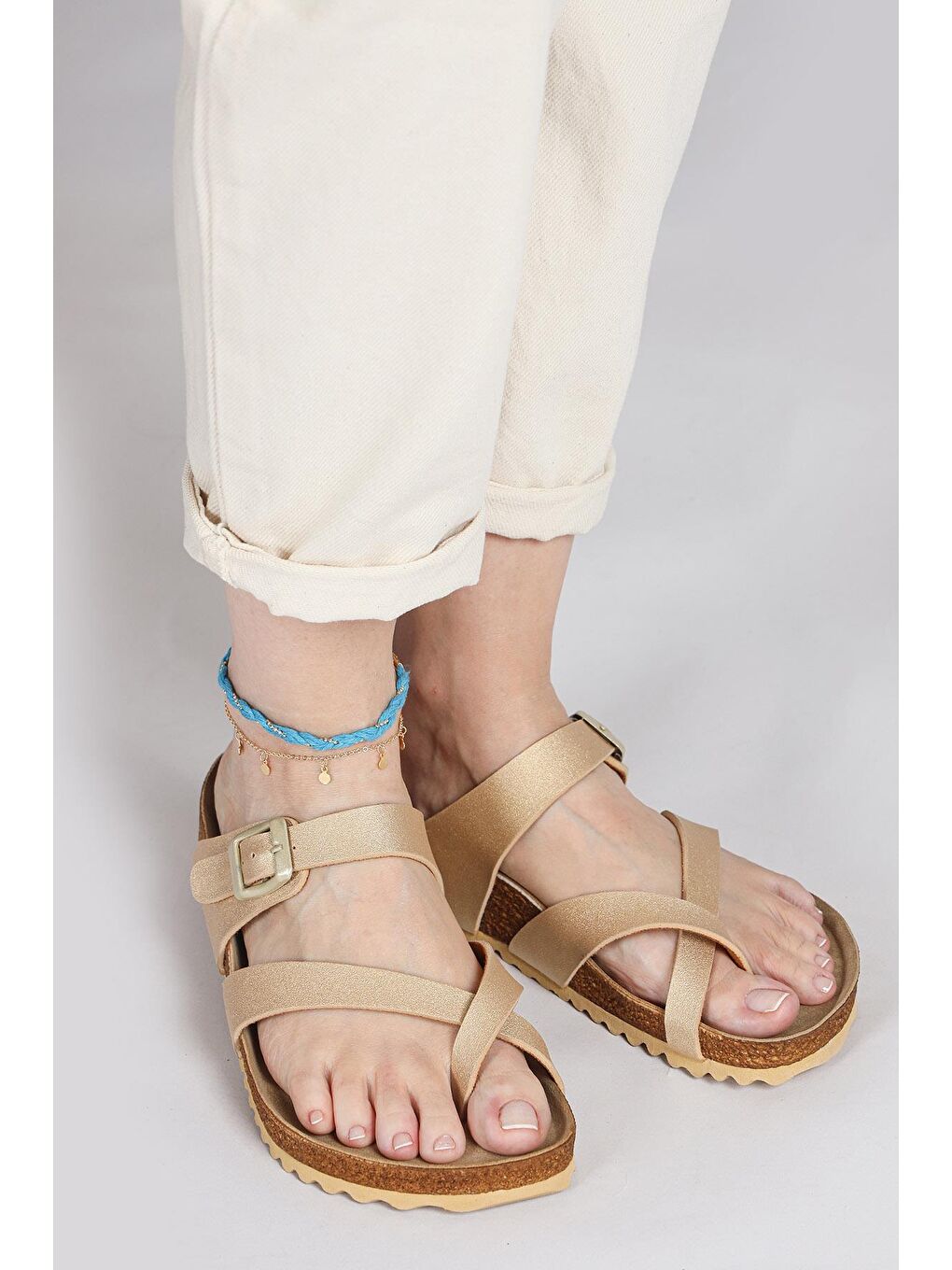 Sarı 50008 Tek Tokalı Altın Rengi Kadın Parmak Arası Terlik-2