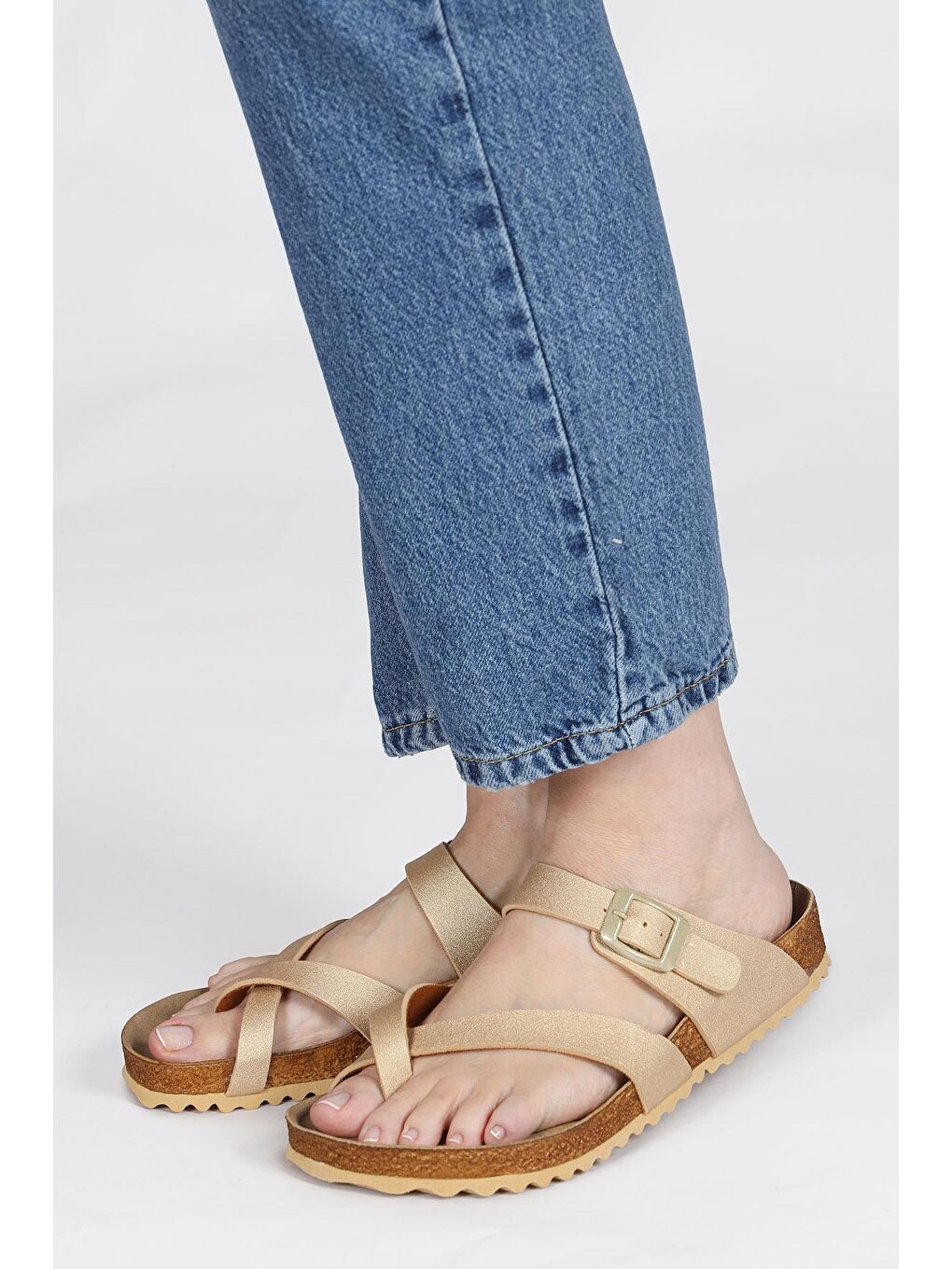 Sarı 50008 Tek Tokalı Altın Rengi Kadın Parmak Arası Terlik-4