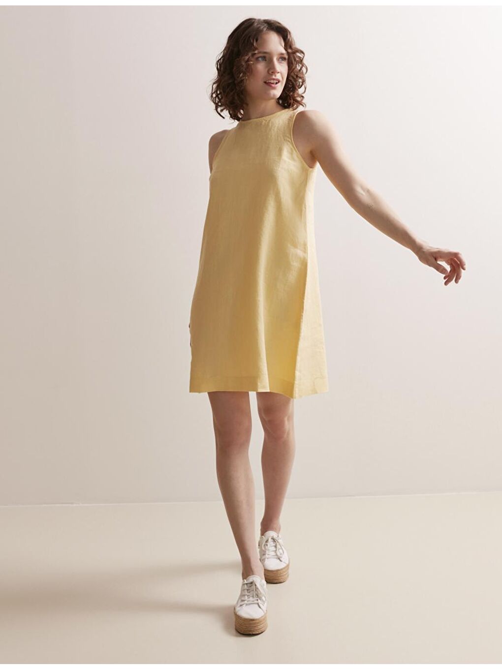 Sarı Düz Kesim Bisiklet Yaka Kolsuz Keten Elbise-1