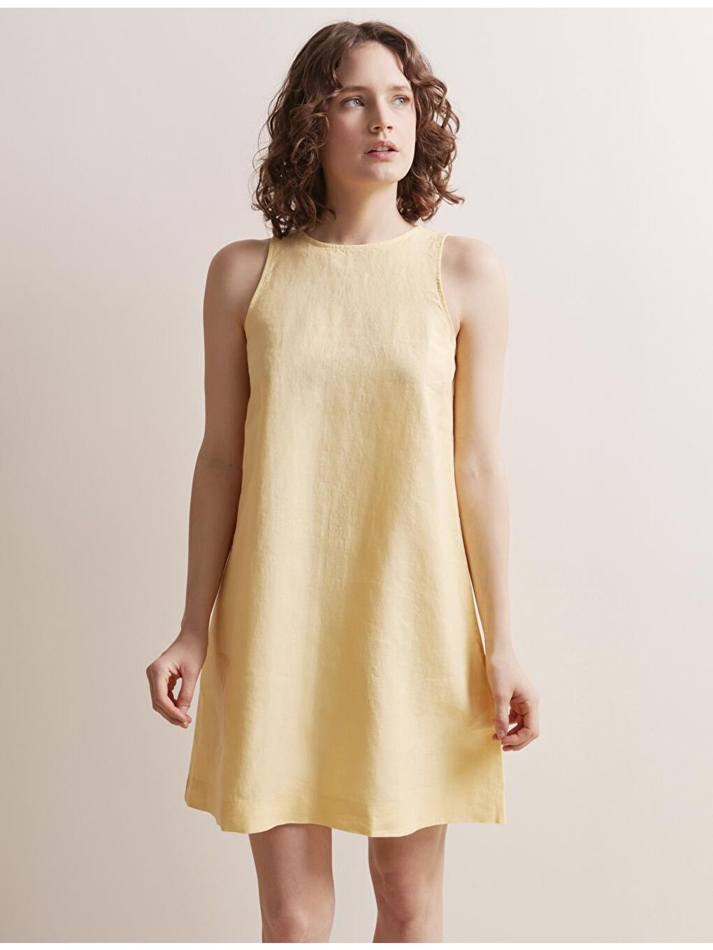 Sarı Düz Kesim Bisiklet Yaka Kolsuz Keten Elbise-2