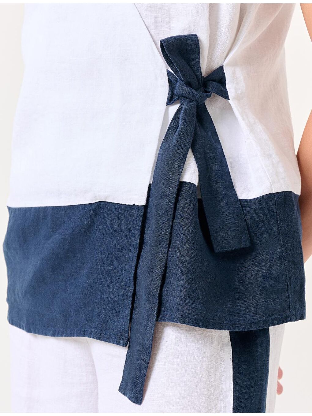 Beyaz Kruvaze Yaka Kolsuz Keten Klasik Yelek-2